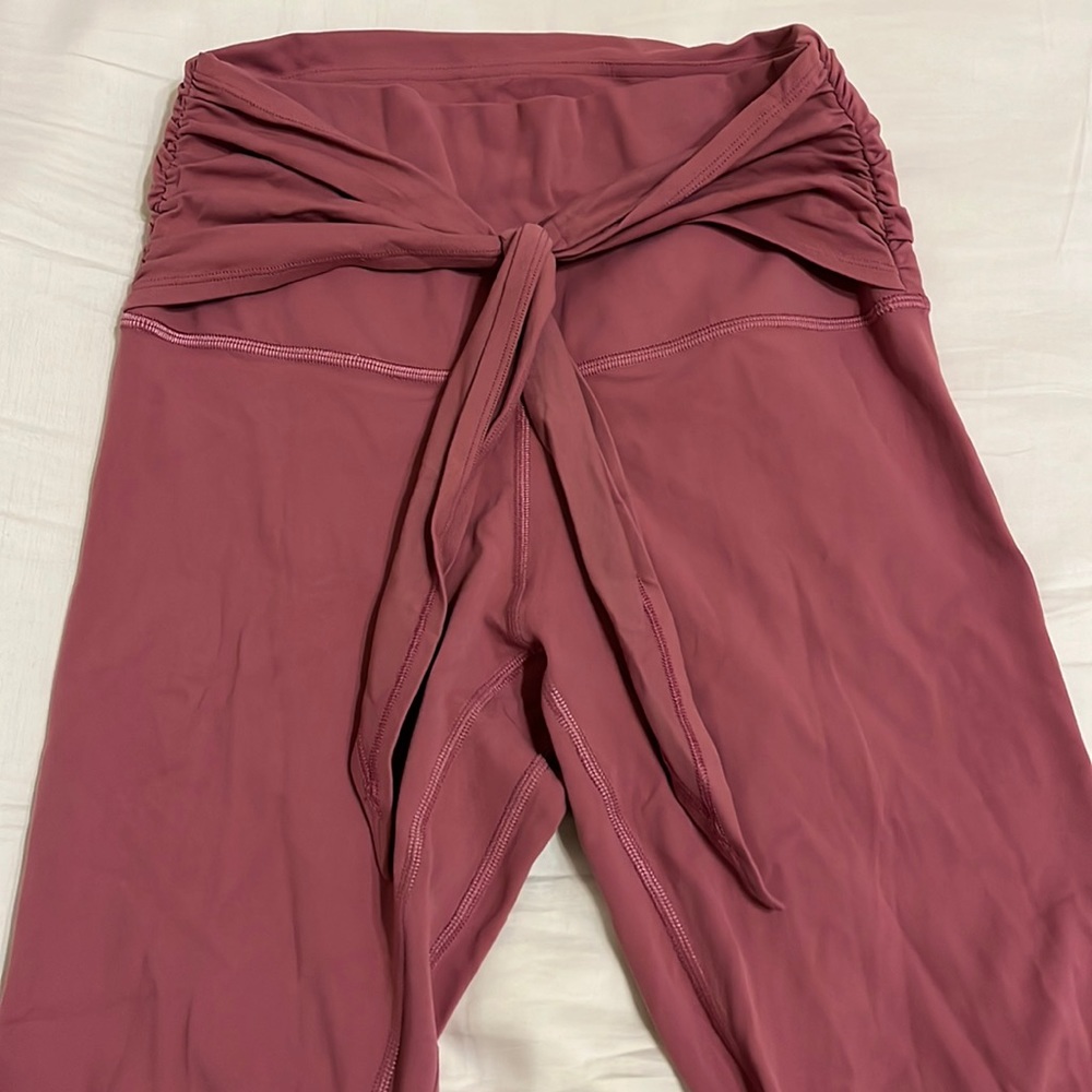 Lululemon leggings pink